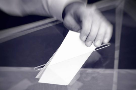 Τα «υπόγεια νταραβέρια» με στόχο τον σχηματισμό κυβέρνησης Δεξιάς – Ακροδεξιάς