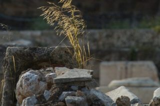 Ακουστική μύηση στα Ελευσίνια Μυστήρια, με τα μάτια κλειστά