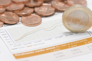 Χαμηλές πτήσεις στην απασχόληση, στασιμότητα στην ανεργία