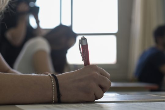 Παρέμβαση Ντογιάκου μετά το διήμερο μπάχαλο με την τράπεζα θεμάτων