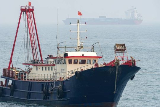 Τραγωδία στον Ινδικό, αγνοούνται 39 ναυτικοί αλιευτικού που αναποδογύρισε