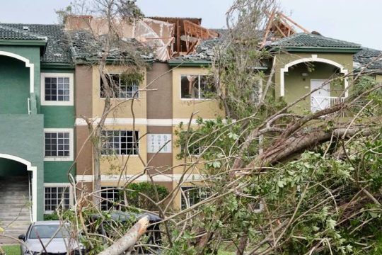 Ανεμοστρόβιλοι και πλημμύρες προκάλεσαν μεγάλες καταστροφές στις ΗΠΑ
