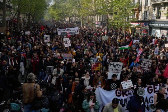 Εκατοντάδες χιλιάδες Γάλλοι στους δρόμους – Επεισόδια και συλλήψεις