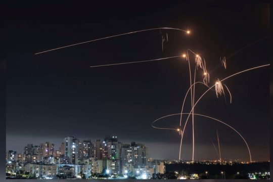 Τρίτη ημέρα σφυροκοπήματος στην Παλαιστίνη