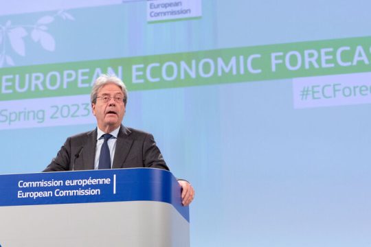 Προεκλογική… ευφορία Κομισιόν