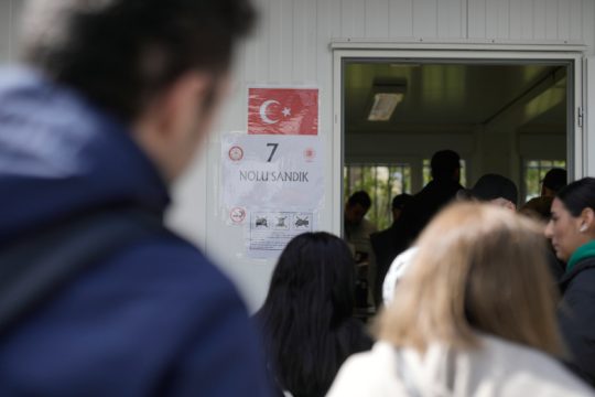 Στις κάλπες οι Τούρκοι του εξωτερικού για τον β’ γύρο των προεδρικών εκλογών