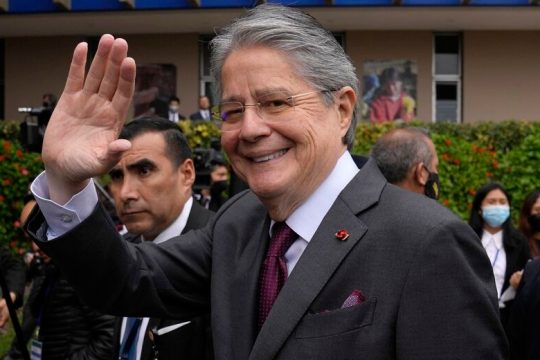 Ο πρόεδρος του Ισημερινού διαλύει την Εθνοσυνέλευση και θέτει τέλος στη διαδικασία παραπομπής του
