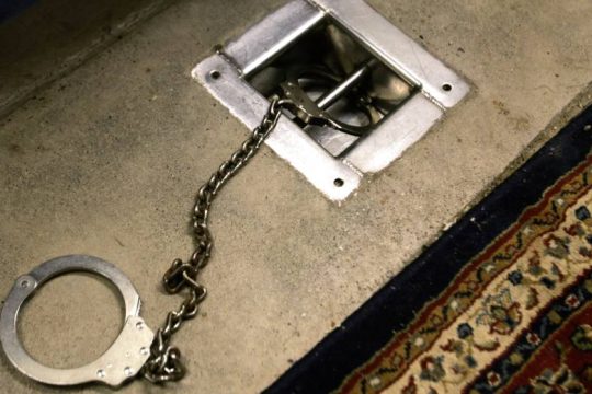 Σοκαριστικά σκίτσα απεικονίζουν τα βασανιστήρια της CIA