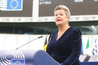 «Η Κομισιόν έτοιμη να λάβει μέτρα»