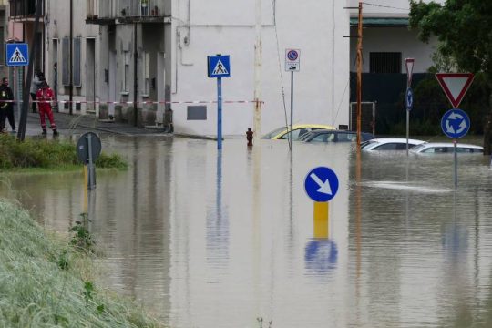 Εκτεταμένες πλημμύρες στην Ιταλία, εκατοντάδες άνθρωποι εγκατέλειψαν τα σπίτια τους