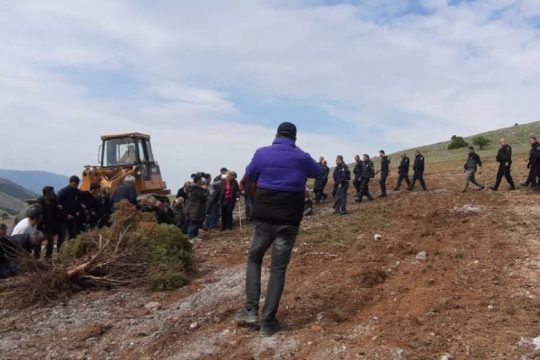 Κρεσέντο αστυνομικής βίας κατά κατοίκων για τα φωτοβολταϊκά στην Κοζάνη