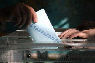 Μήπως είναι προνομιακό το «όλοι ίδιοι είναι»;