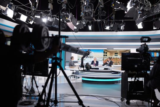 Έκαναν δωράκι εννέα εκατομμυρίων στα κανάλια πριν τις εκλογές