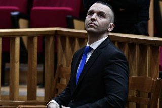 Ο Κασιδιάρης κρύβεται τώρα πίσω από τον… Αλιβιζάτο