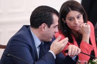 Την παραίτηση Κεραμέως και Πλεύρη ζητά ο ΣΥΡΙΖΑ-Π.Σ.
