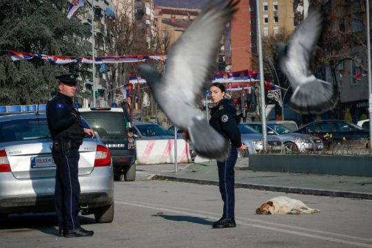 Επεισόδια στο βόρειο Κόσοβο, Σέρβοι επιχειρούν να μπλοκάρουν νέους δημάρχους
