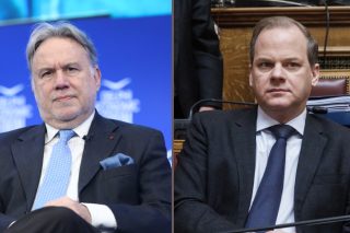 Χάσμα πολιτικού ήθους: Εκτός ο Κατρούγκαλος, για τον Καραμανλή πέρα βρέχει