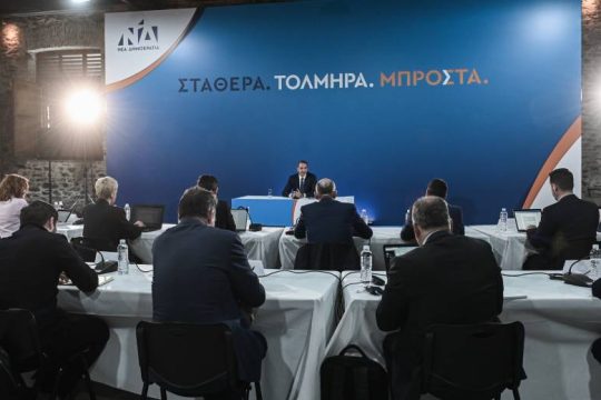 Άλλα λόγια να αγαπιομάστε η απάντηση Μητσοτάκη στην ερώτηση της «Εφ.Συν.»
