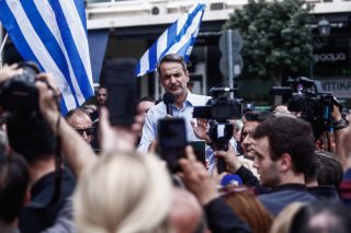 Πάει χέρι χέρι με τον Καρατζαφέρη