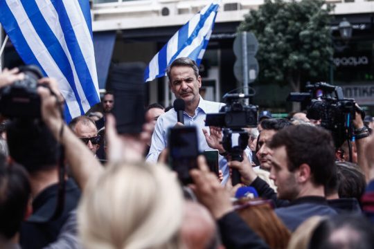 Πάει χέρι χέρι με τον Καρατζαφέρη