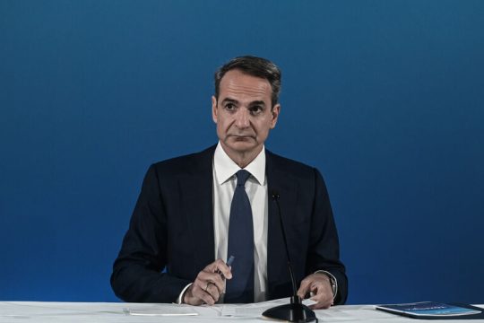 Σιωπή για Σαμαρά, επίθεση σε Ανδρουλάκη