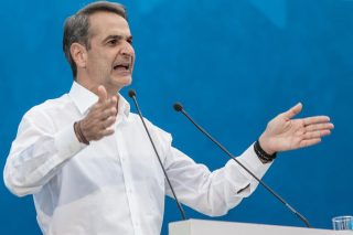 Προεκλογικές γαλάζιες αλχημείες