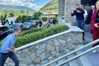 Εκανε περίπατο στα ερείπια της πολιτικής του