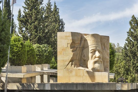 Οπλο πολιτικών η λήθη λαών
