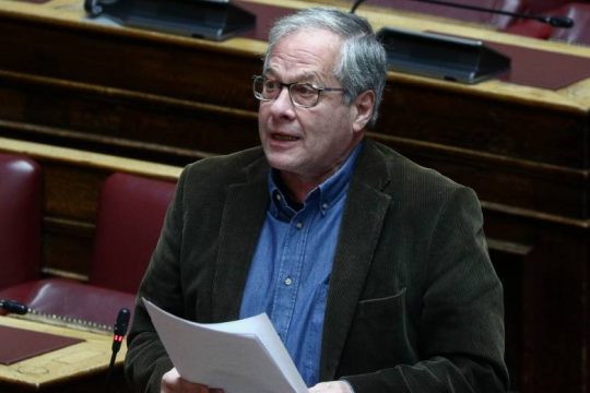 Τραμπούκισαν και χτύπησαν τον βουλευτή του ΣΥΡΙΖΑ Κώστα Μάρκου στην Πάτρα
