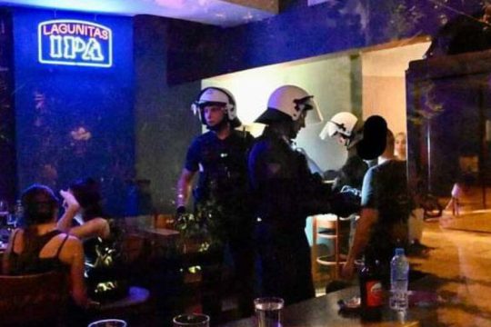 Ερωτηματικά για το φακέλωμα και τα «αναρχικά» παπούτσια