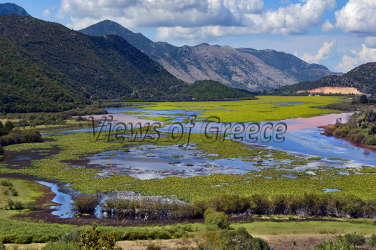 Μικρές, μαγευτικές λίμνες της Ηπείρου όπου εύκολα μπορείς να πας με το αυτοκίνητό σου