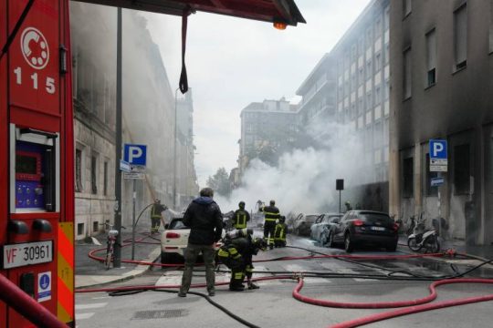 Έκρηξη σε φορτηγό με φιάλες αερίου στο Μιλάνο