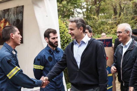 Με αυταρέσκεια και «φιλεργατικές» δηλώσεις από την Κηφισιά