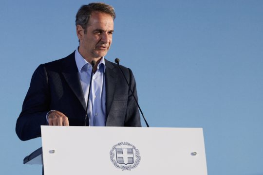 Υποσχέσεις για κατάργηση τέλους επιτηδεύματος και αυξήσεις μισθών ως το τέλος της τετραετίας