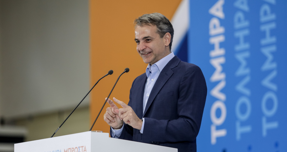 Αναζητούν ακροδεξιά δεκανίκια με αποστασίες και μυστικές επαφές