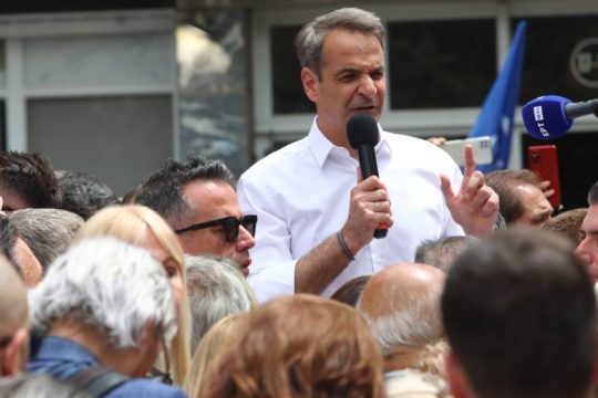 Τα «θα» του Κ. Μητσοτάκη για την Υγεία και η ταλαιπωρία των πολιτών με τα φάρμακα