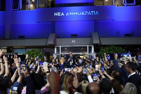 Χαμόγελα στις Βρυξέλλες για τον θρίαμβο Μητσοτάκη