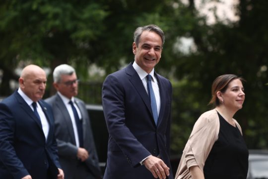 Ολοταχώς προς δεύτερη κάλπη με τη Ν.Δ. να στοχεύει την αυτοδυναμία