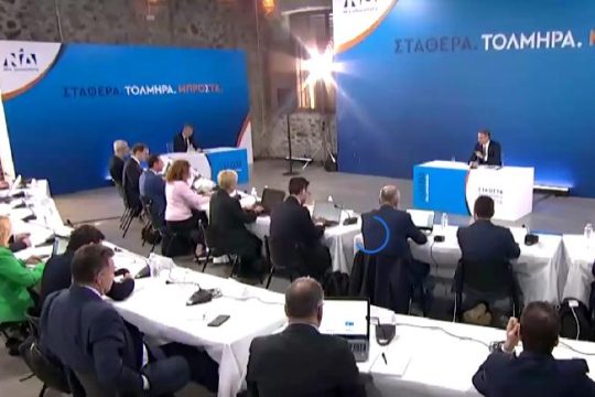 Live η διακαναλική συνέντευξη του Κ. Μητσοτάκη