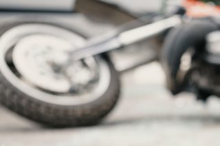 Σοκαριστικό τροχαίο στον Άγ. Στέφανο: Νταλίκα «δίπλωσε» και σκότωσε μοτοσικλετιστή