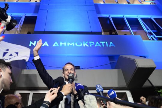 Στροφή επί δεξιά, με άνετη νίκη της Ν.Δ.