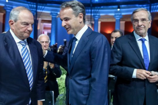 Πυρά Καραμανλή σε Μητσοτάκη μέσω Ευρώπης και… στην άκρη ο Σαμαράς