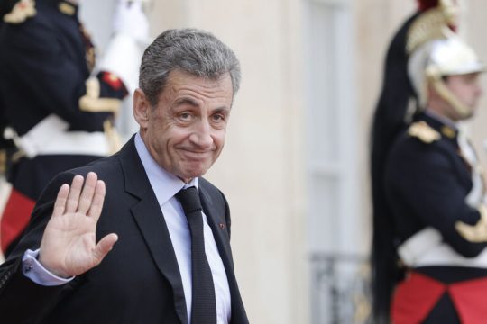 Με «βραχιολάκι» για έναν χρόνο ο Σαρκοζί