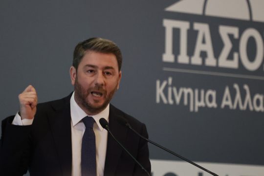 Το φορολογικό πρόγραμμα του ΠΑΣΟΚ και η «ασύμμετρη επίθεση» της Ν.Δ.