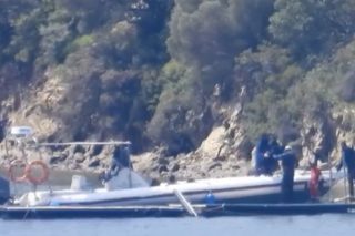Πιάστηκαν στα πράσα: Βίντεο-φωτιά των NYT δείχνει το λιμενικό να παρατά μετανάστες στη θάλασσα