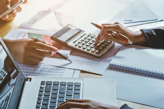 Τα χαμηλά επιτόκια και η οικονομία