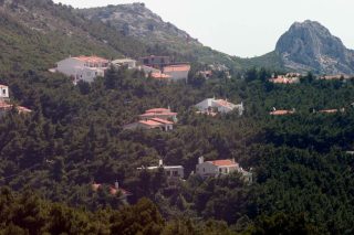 Οργή ιδιοκτητών εκτός σχεδίου οικοπέδων για την κοροϊδία του Μαξίμου