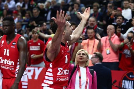 Το μυθικό δεύτερο ημίχρονο του Ολυμπιακού σε ένα βίντεο 2.39 δευτερολέπτων
