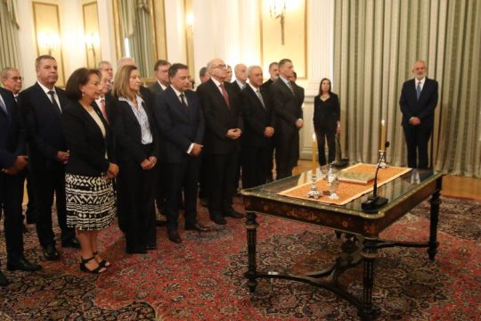 Κυβέρνηση με ημερομηνία λήξης, αύριο το νέο υπουργικό συμβούλιο