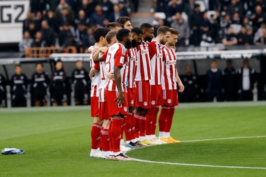 Δεν παίζει, αλλά τον νοιάζει